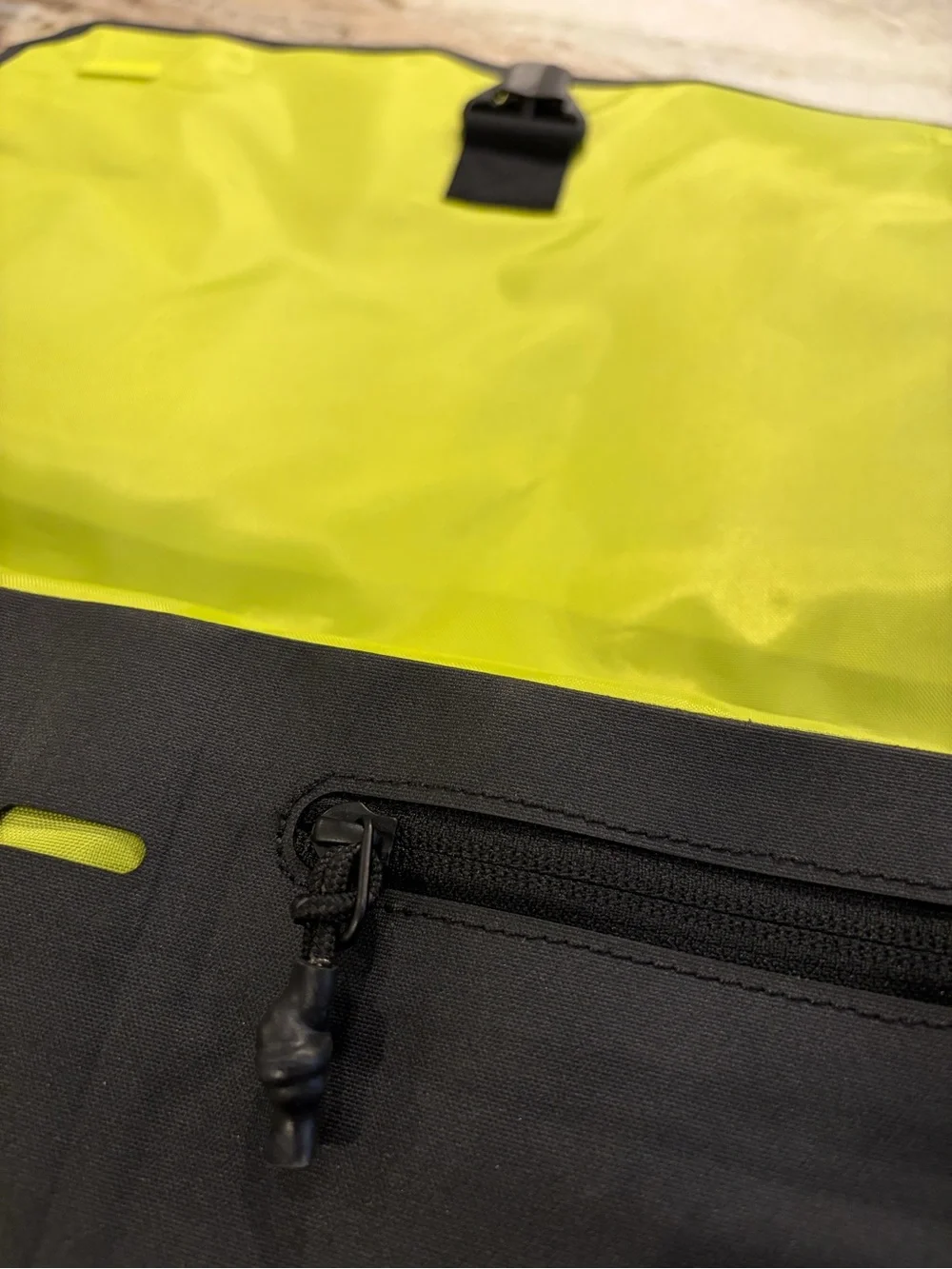 Specialized Waterproof Bike Bag Messenger Laptop Bag 15L — Black